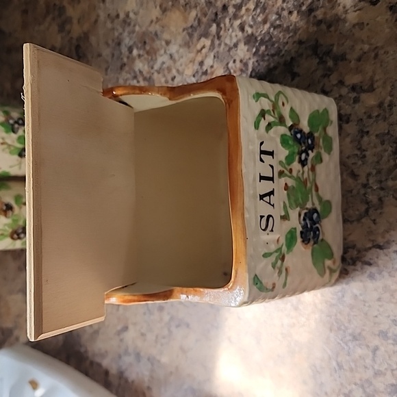 Antique Salt Cellar Basketweave Floarl Wall Mount Salt Cellar Made In Japan - Picture 5 of 7